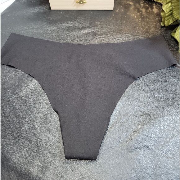NWT Victoria Secret Seamless Thong - Picture 2 of 9